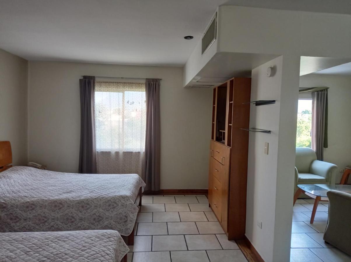 Confort Ejecutivo Suites Lindavista Guadalupe  Eksteriør bilde